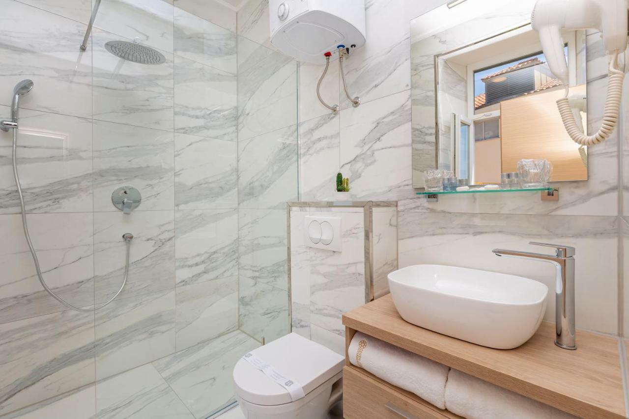 Seven Stars Accommodation Ragusa Esterno foto