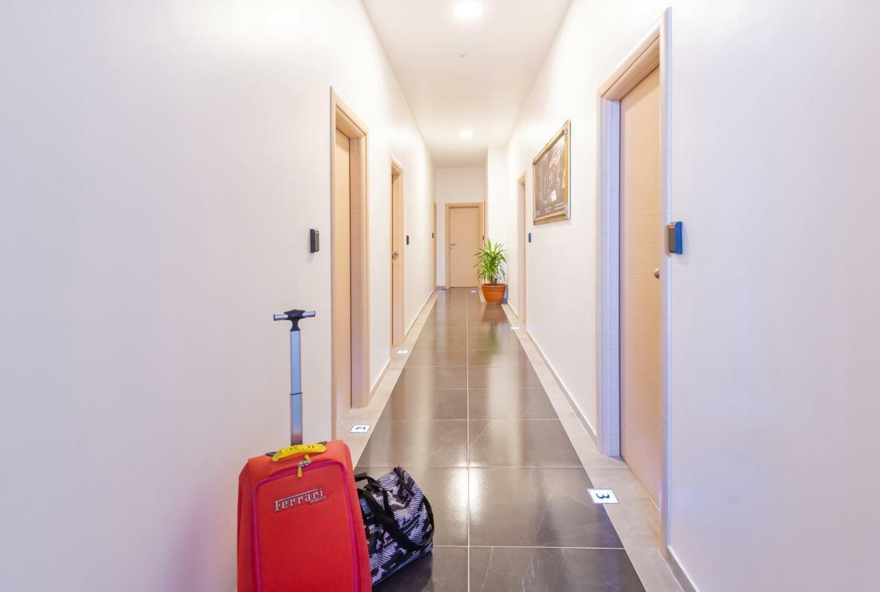 Seven Stars Accommodation Ragusa Esterno foto