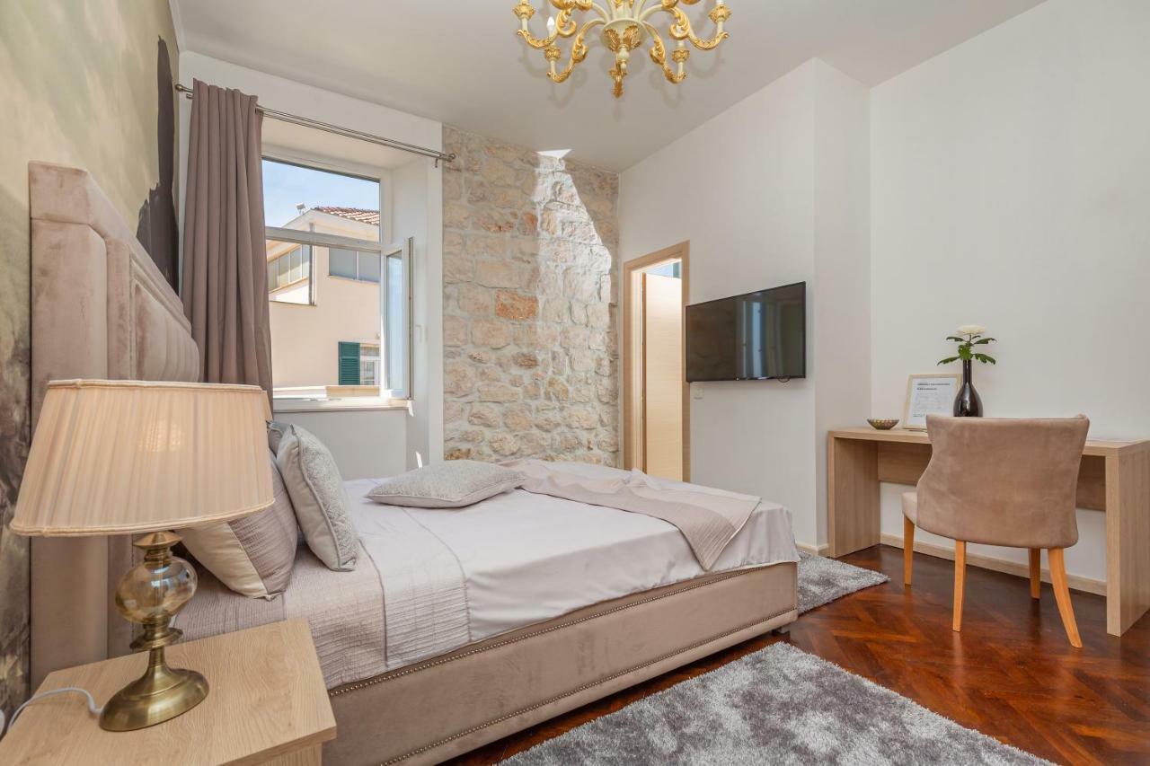 Seven Stars Accommodation Ragusa Esterno foto