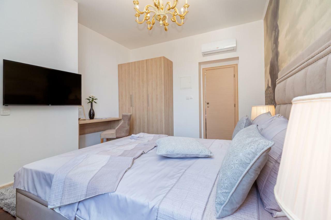 Seven Stars Accommodation Ragusa Esterno foto